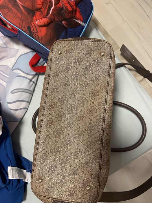Чанта на guess, неразличима от нова