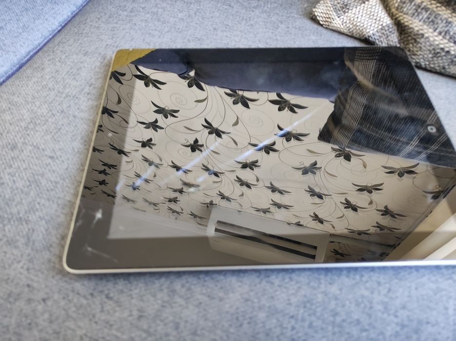 Таблети 3 броя - Samsung, Apple,Lenovo