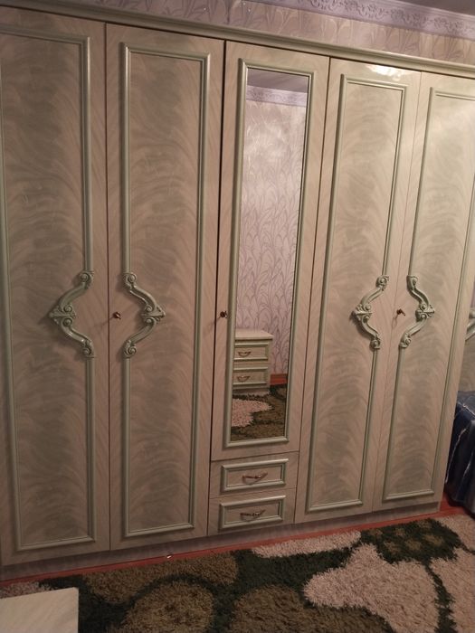 Продам спальный гарнитур