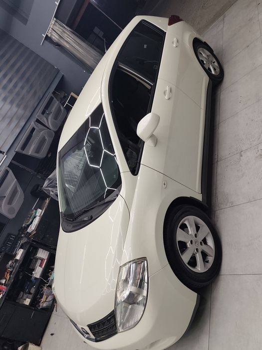 Nissan Tiida sotiladi.
