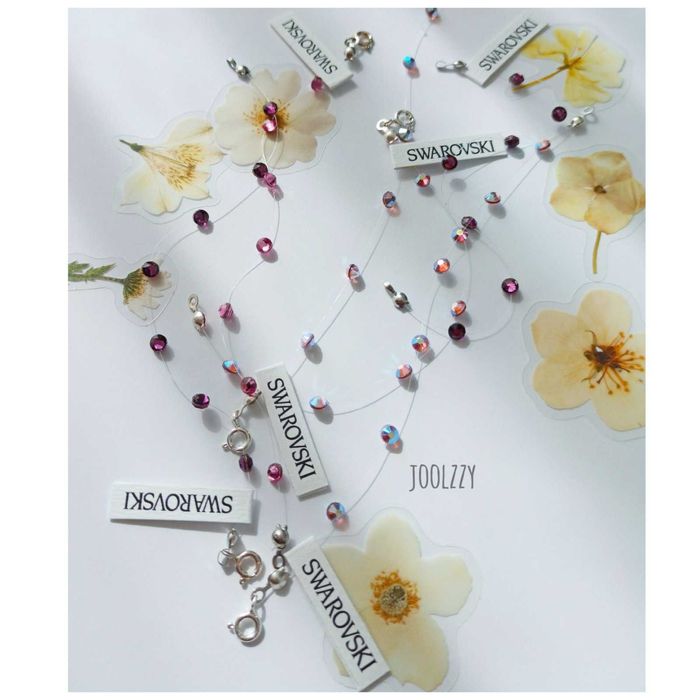 Бижута с камъчета Swarovski и сребърна закопчалка.