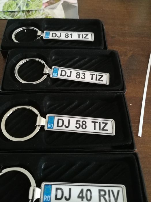Brelocuri număr auto personalizate / Breloc număr  auto - la comandă / pentru firme și flote auto