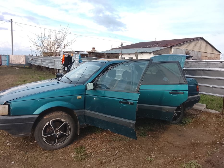 Пассат б3 седан.