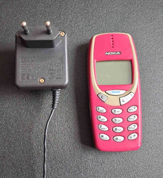 Nokia 3310 без Батерия с Оригинално зарядно и Много панели