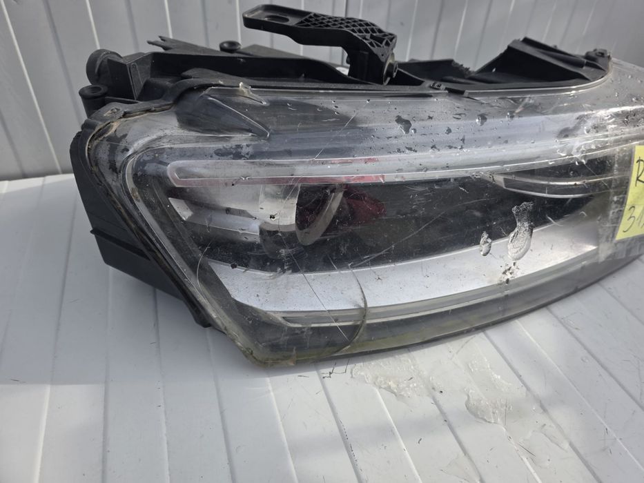 Far dreapta bi-xenon LED Audi Q3 8U original cod 8U0941006