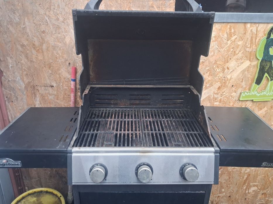 Grătar pe gaz  350 de lei