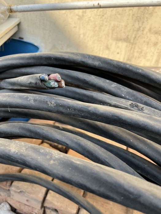 Кабель высокаволтажний