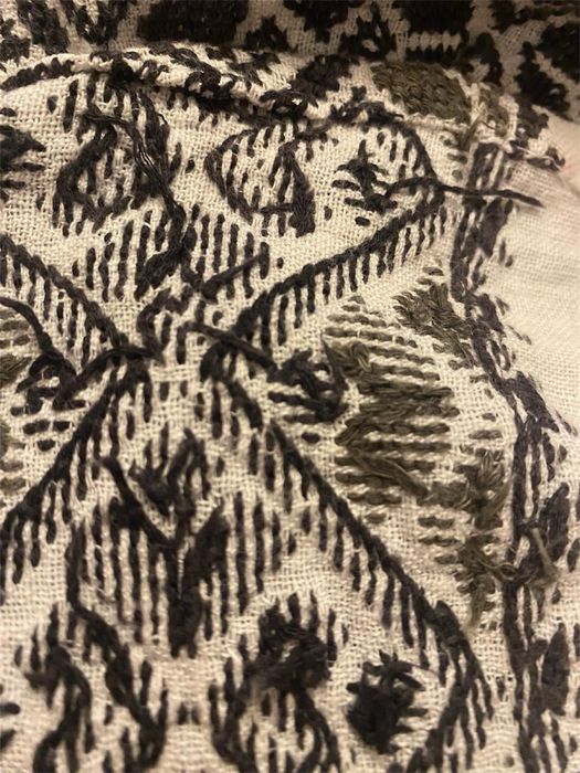 Ie foarte veche brodata manual