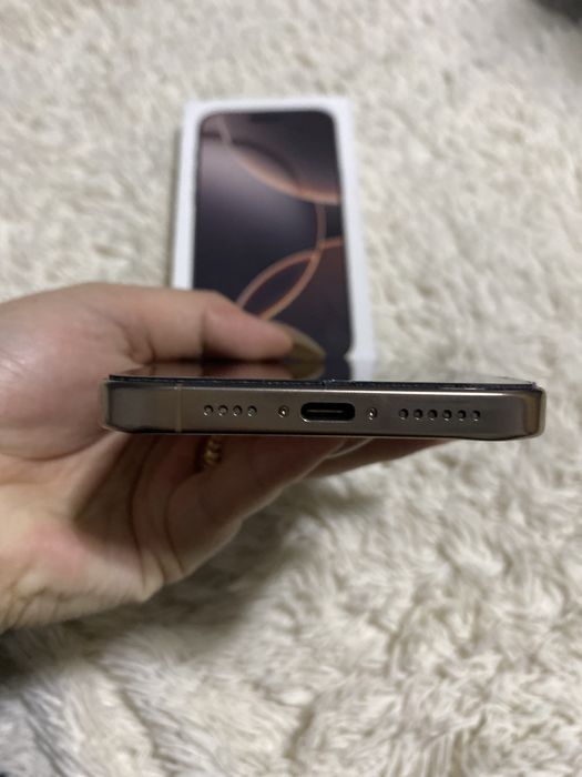 iPhone 16 Pro Max  Gold