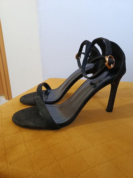 Sandale negre cu toc