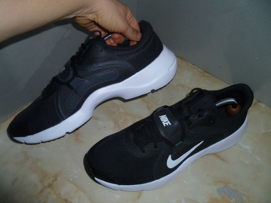 NIKE нови маратонки №45