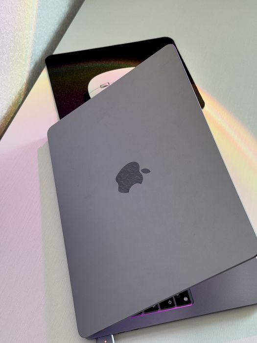 Продам MacBook Air M2