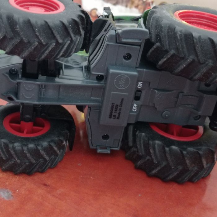 Трактор с дистанционно управление Сику