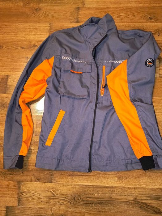 Продавам нови работни дрехи-летни