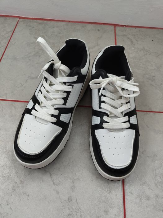 Adidași cu roți mărime 40