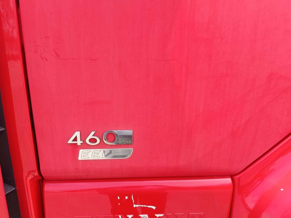 Autoutilitara Renault plus semiremorca Lamberet