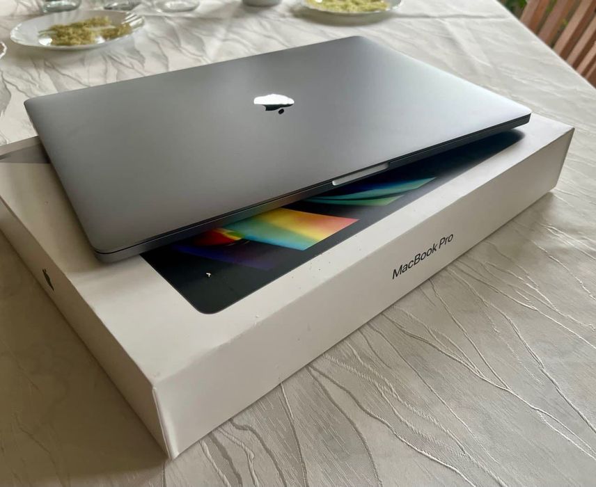 Macbook Pro 16” 2019 Touchbar i9, 64GB RAM. / 2TB SSD - Space Gray