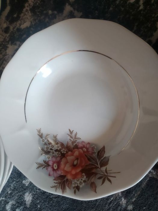 Тарелки разные      .