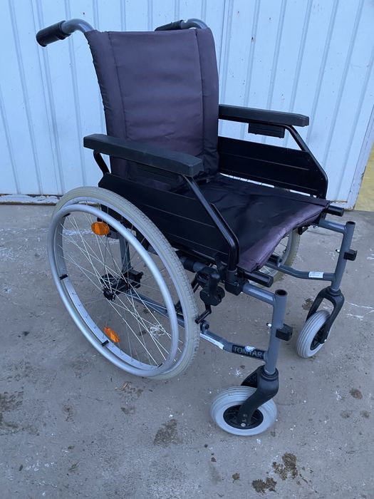 Carucior , scaun cu rotile persoane dizabilitati