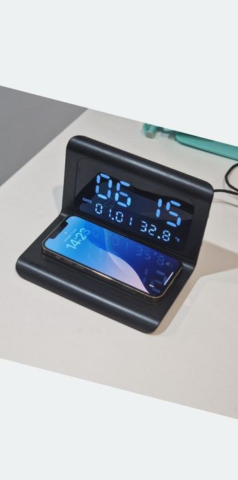 Încărcător wireless cu afișaj