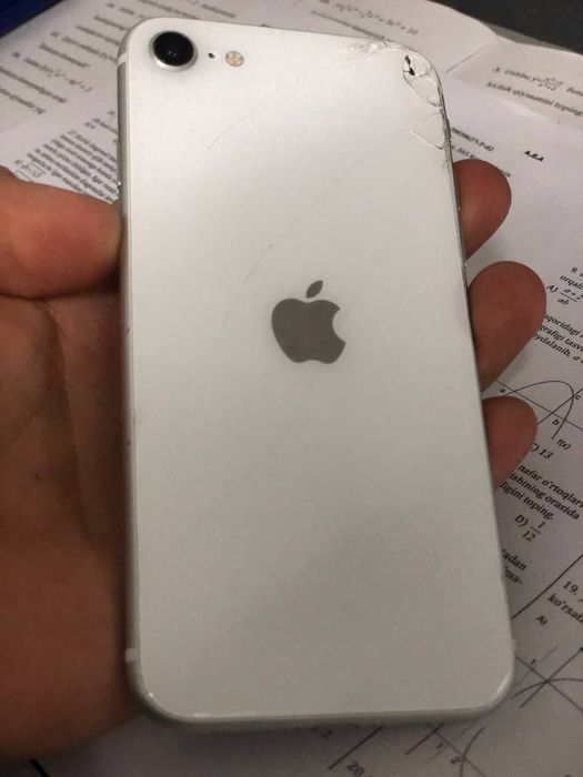 Iphone SE 2020 
Holati ediyal 
Aybi orqa krishkasi sngan 
Hotra 64 tal