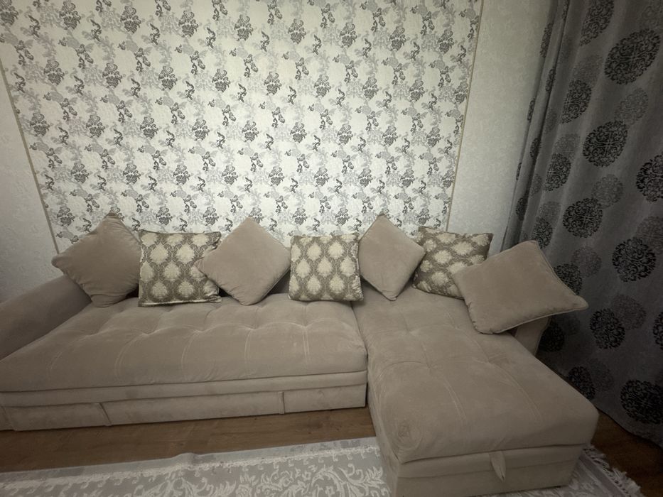 Продам диван 3 метра ширину