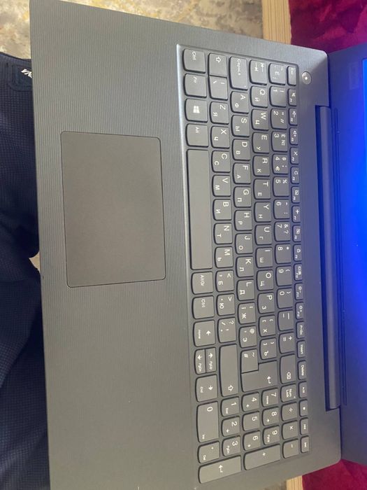 Noutbuk lenovo ofisnoy