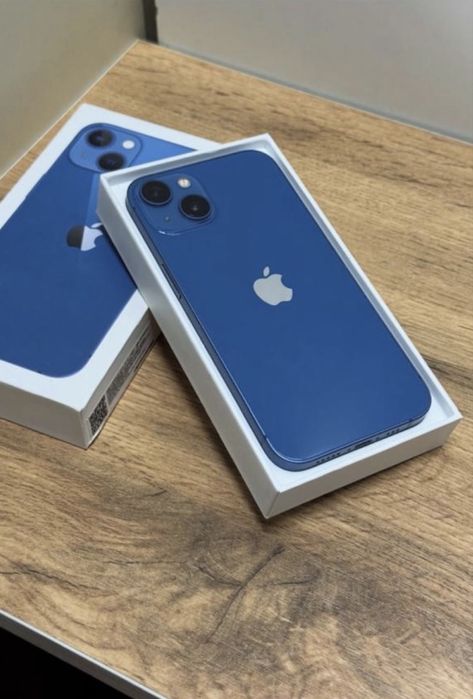 Продаю айфон 13