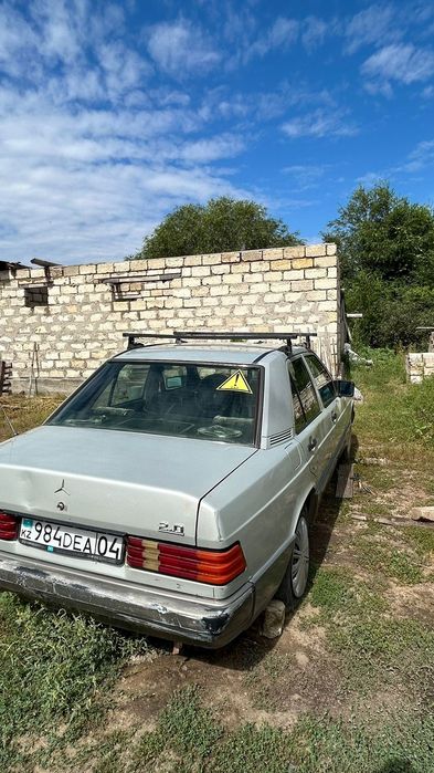 Продаётся машина Мерседес 190