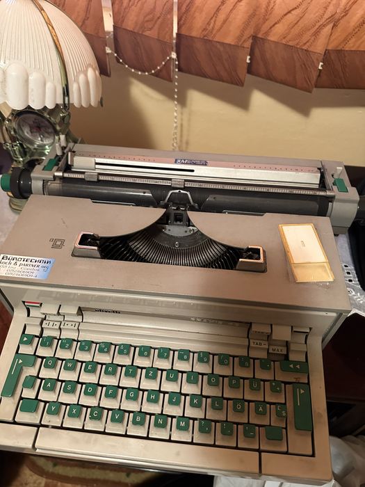 Masina scris electrica olivetti praxis 48 colectie retro vintage antica decir