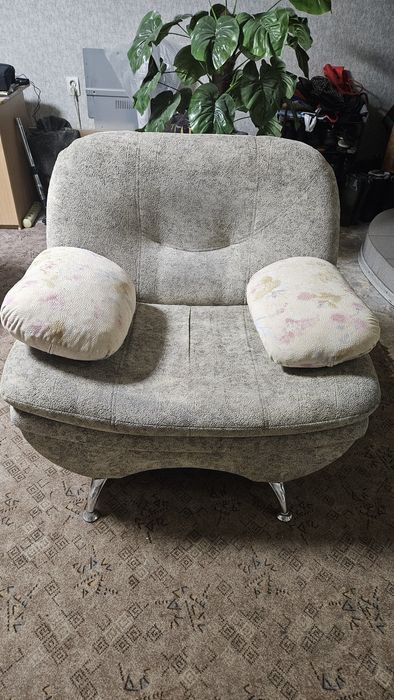 Продам диван раскладной и кресло