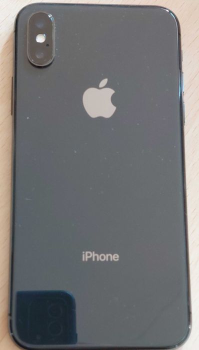 iPhone X в идеално състояние, оригинално зарядно, калъфи 2 броя