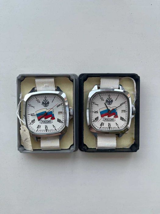Механические часы «Восток» с дизайном в стиле флага России