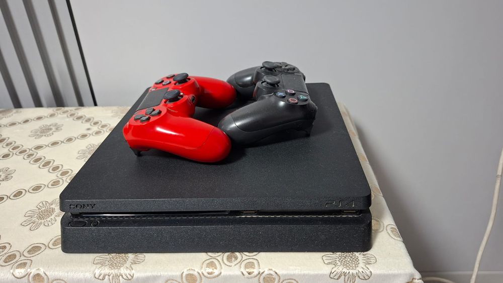 Playstation 4 с двумя джостиками!! Игровая