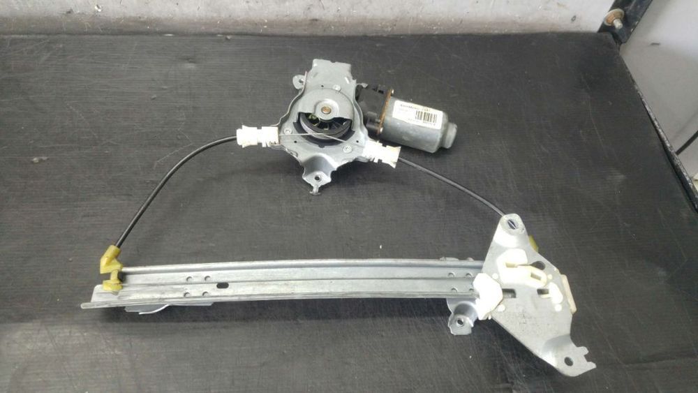 Macara motoras stanga spate nissan qashqai j10 402191a