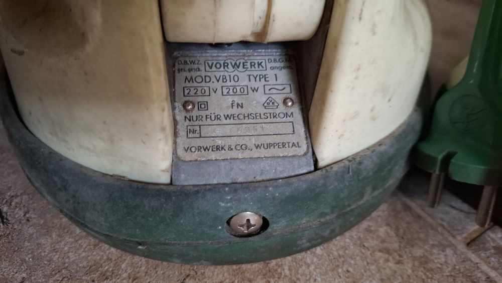 Aspirator vertical Vorwerk Kobold 115 din 1960