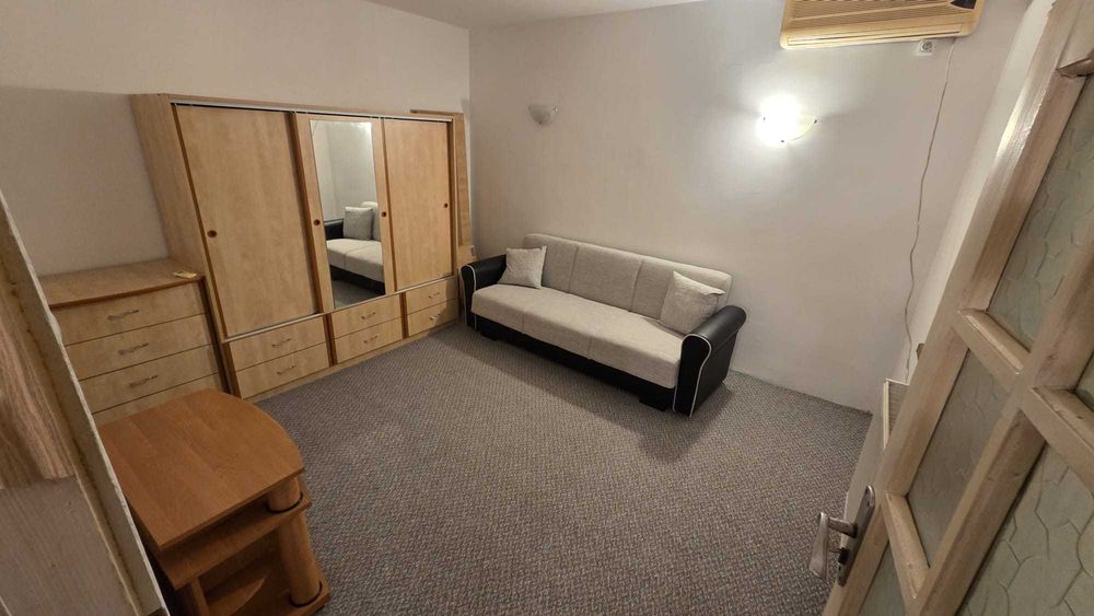 Inchiriez garsoniera casa la curte intrare separata sect 3 Buc