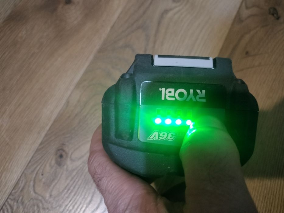Acumulator Ryobi 36 volți defect