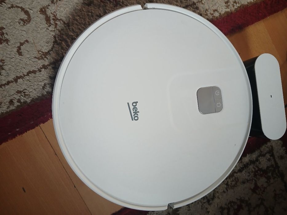 Aspirator robot pentru curețenie