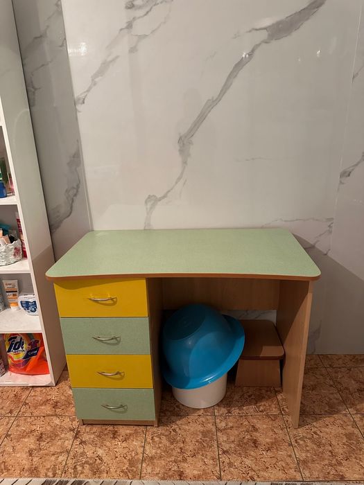 Продам шкаф, диван и стол