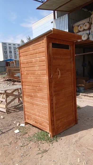 Уличный  туалет  дом и дача