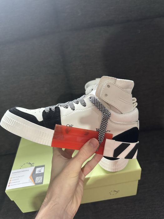 Off-White Vulcanized Hi Top White Black