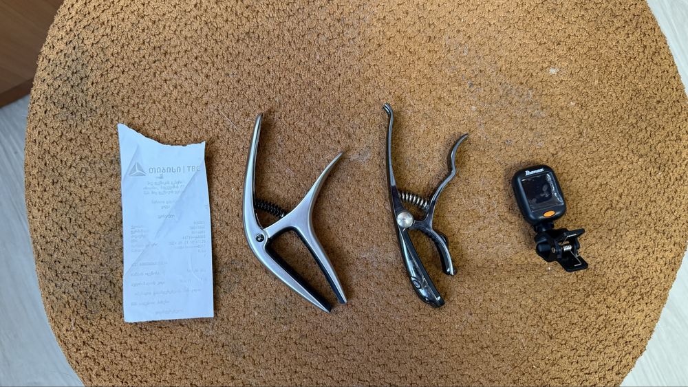 Гитара почти новая ( чехол, две каппы, тюнор)