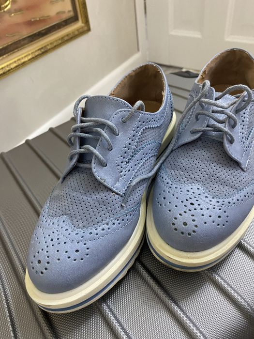 Аяк киим сатылады