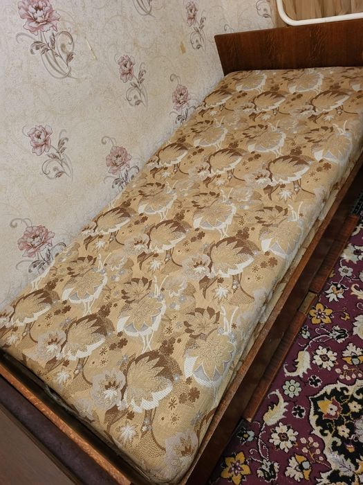 Тахта и кровать 1.5