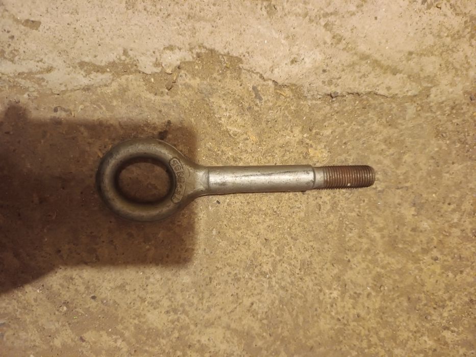 Аптечка със триъгълник   теглич крик и ключ за гуми