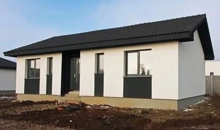 Vând case modulare pe structură metalică învelit cu panouri sandwich