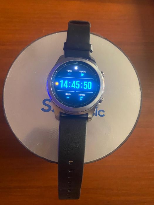 Смарт часы Samsung Gear S3 Classic