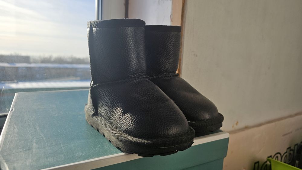 Детское черное угги