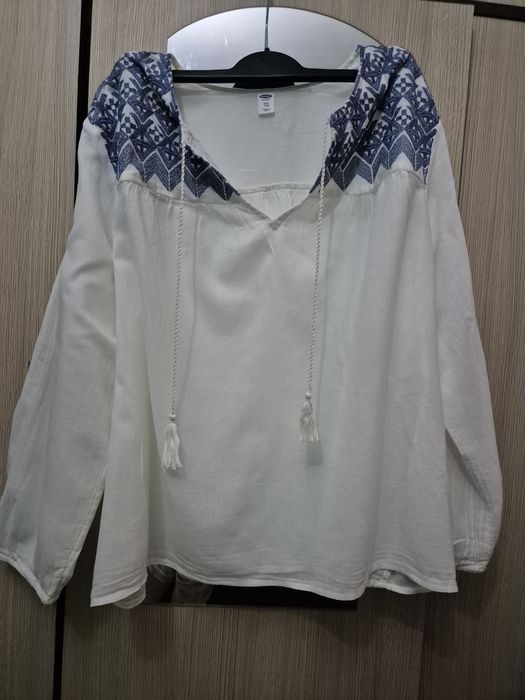 Bluza albă de bumbac cu broderie